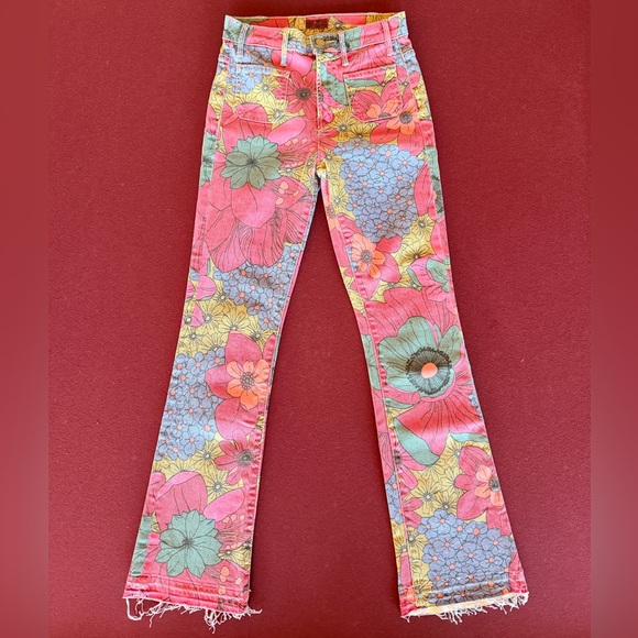 Mother Denim Denim - MOTHER DENIM Multicolor Patch Pocket Insider Flood Jeans in Psychic Floral
